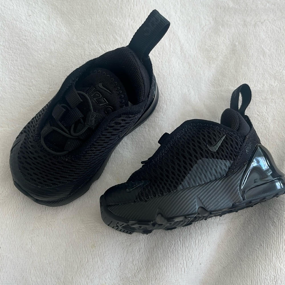 🧸NIKE sz 3